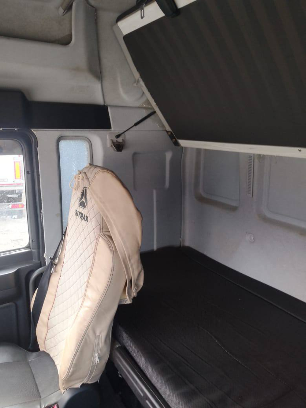 SITRAK C7H 6x4 Седельный тягач ZZ4256V364HE (Дизельный, 12,4 л, 540 л.с., МТ)