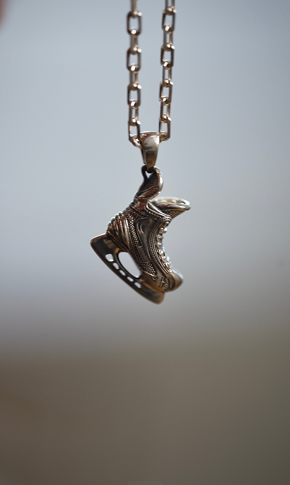 Кулон на цепочке "Хоккейный конёк победителя" (размер L)