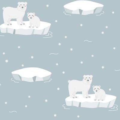 Семья белых медведей на льдине