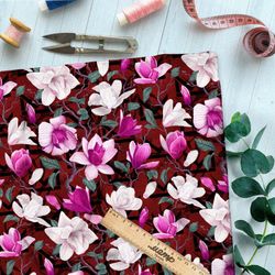 Ткань барби яркие цветы и искривлённые веточки на красном фоне