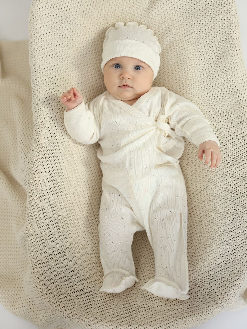 Комплект из 4-х предметов распашонка, ползунки, чепчик, шапочка