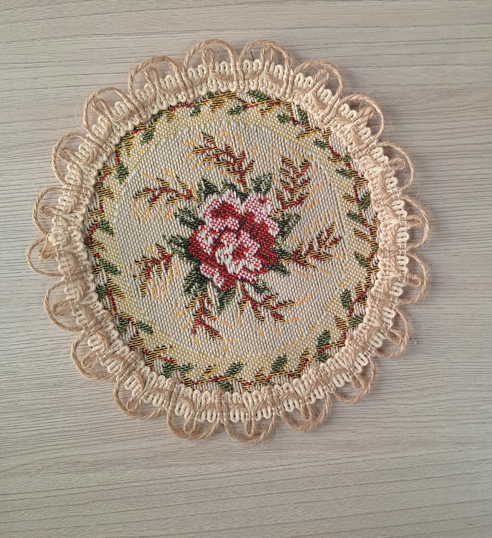 Набор гобеленовых салфеток Маки D15 см 10 шт