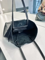 Женская сумка-шоппер из натуральной мягкой кожи черного цвета