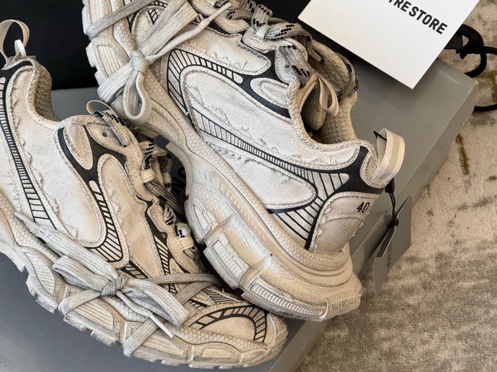 Balenciaga Wmns 3XL Sneaker Worn-Out - Beige