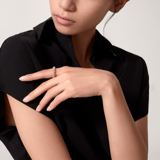 Кольцо Clash de Cartier medium model в розовом золоте с бриллиантами