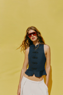 ZARA ТОП С БАСКОЙ И ЗАСТЕЖКАМИ ИЗ ЛЬНА, ИНДИГО