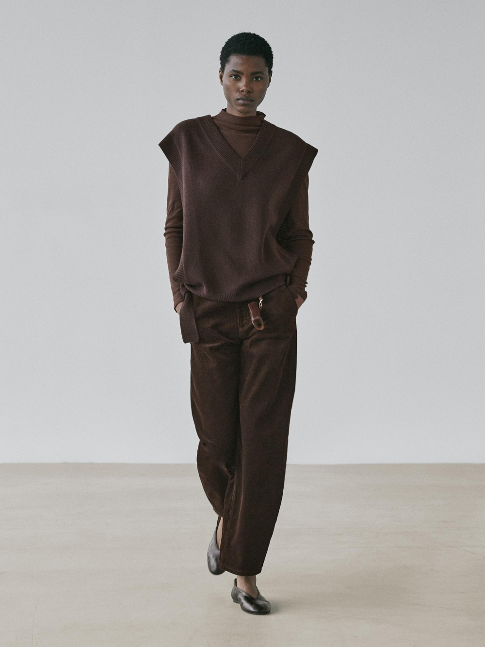 Massimo Dutti Жилет с V-образным вырезом, шоколадный