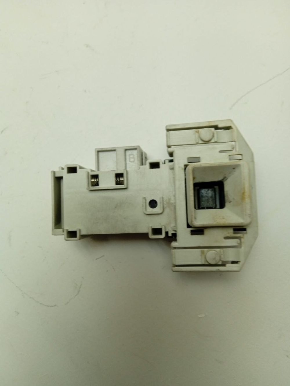 WLG20240OE кт2 Устройство блокировки стиральной машины Bosch 610147 б/у