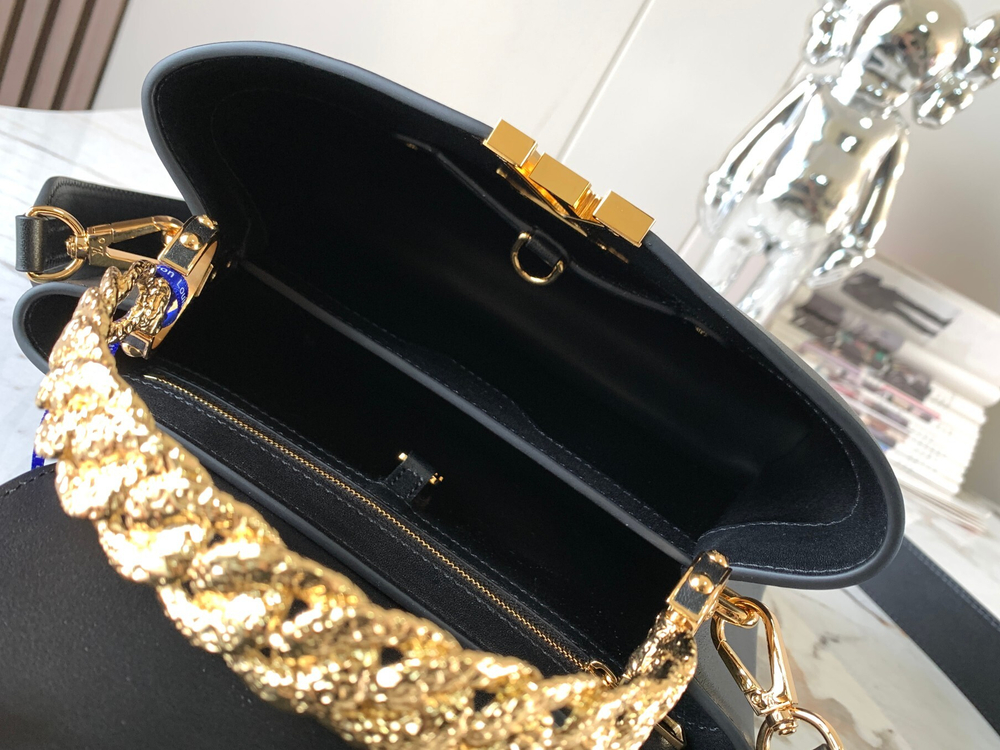 Louis Vuitton Capucines BB