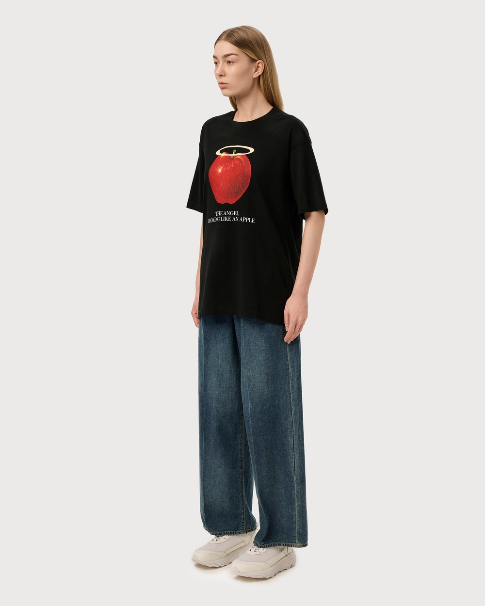 UNDERCOVER ФУТБОЛКА ЧЕРНАЯ THE ANGEL LOOKING LIKE AN APPLE