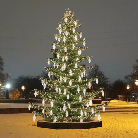 Светодинамическая елка со скамейкой, встроенная гирлянда: Теплый свет - "Лесная" (Литая хвоя) 6 м