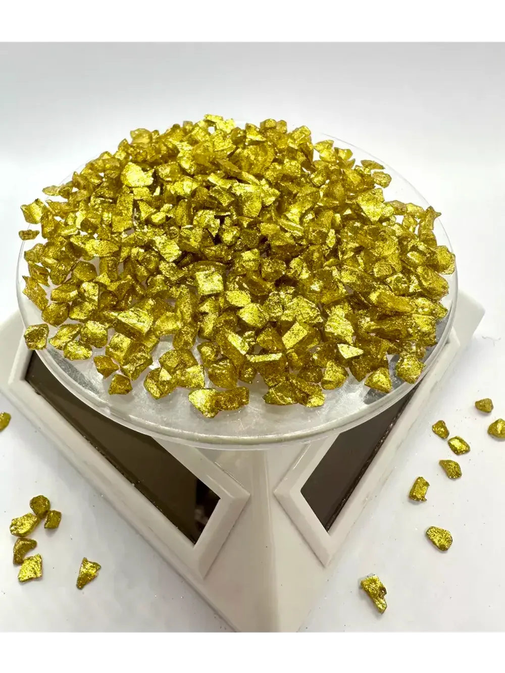 СТЕКЛЯННАЯ КРОШКА БЛЕСТЯЩАЯ ЗОЛОТИСТО-ЖЕЛТАЯ