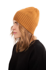 8379 Шапка женская (карамельный)