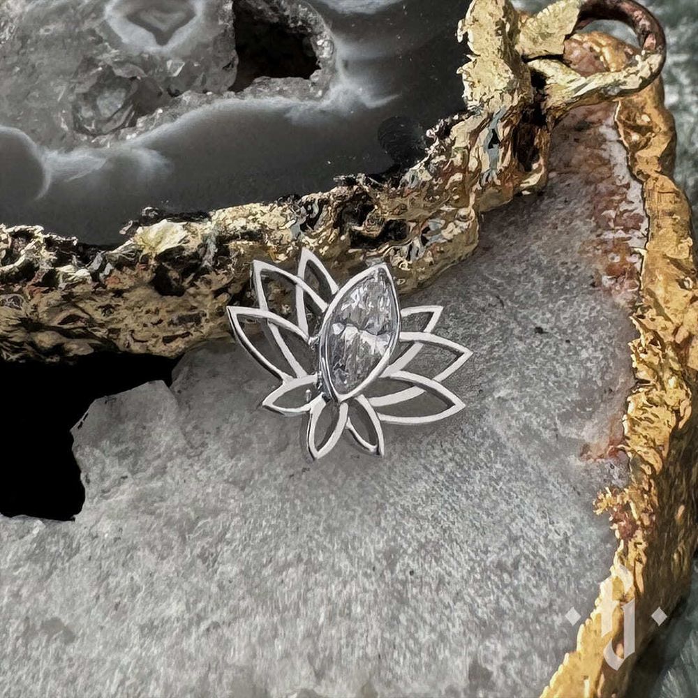 Накрутка &quot;Lotus&quot; - Белое золото - White CZ