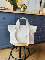 Женская сумка-шоппер из натуральной кожи белого цвета