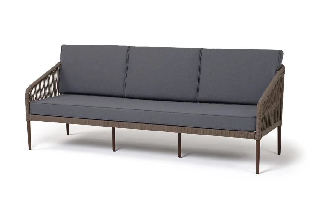 "Канны" диван 3-местный плетеный из роупа, каркас алюминий коричневый (RAL8016) муар, роуп коричневый круглый, ткань темно-серая 027