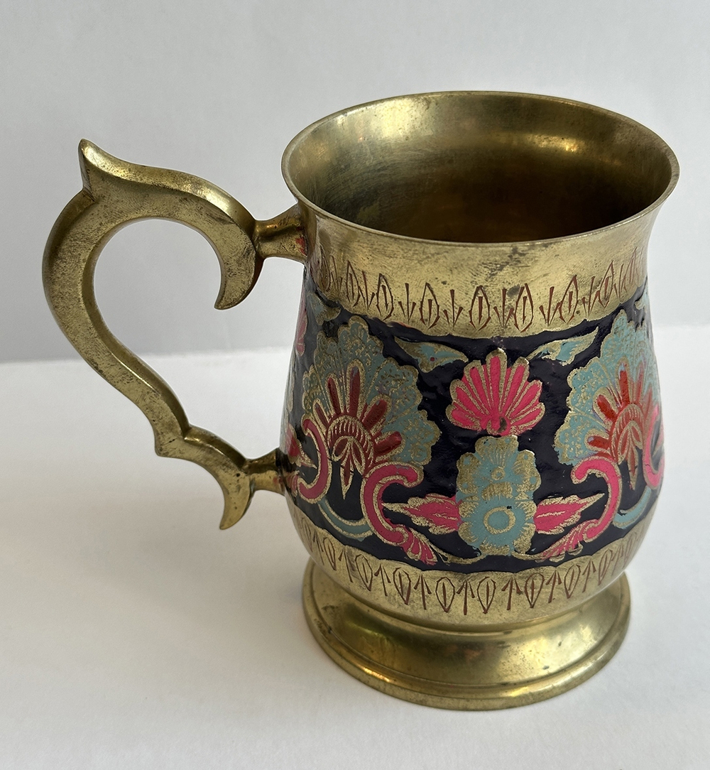 Кружка с полихромным ориентальным декором. Индия, ручная работа. II половина XX в.Ширина - 14см. Выс