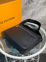Сумка-мессенджер Louis Vuitton