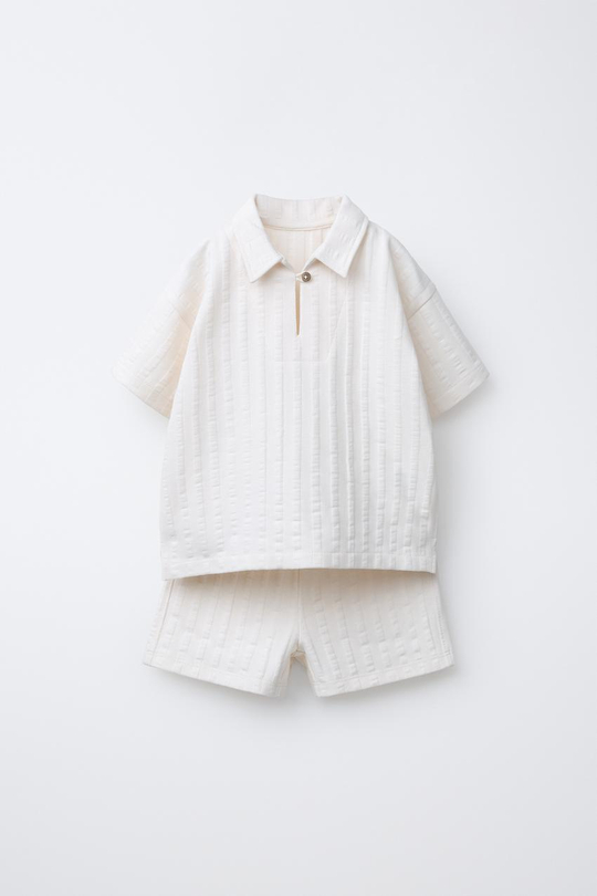 ZARA КОМПЛЕКТ ИЗ ФУТБОЛКИ И ШОРТ, ЭКРЮ