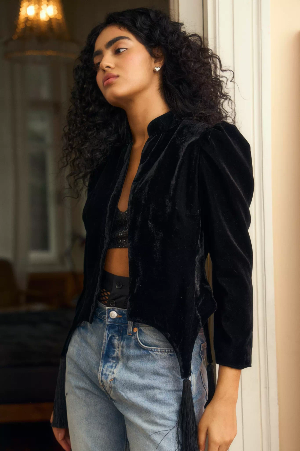 Бархатный жакет с кисточками