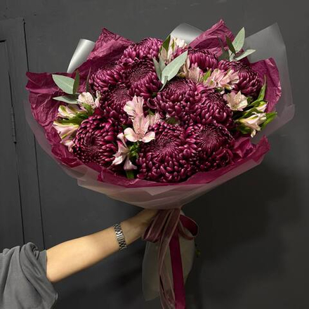 Букет винных хризантем бигуди с альстромериями