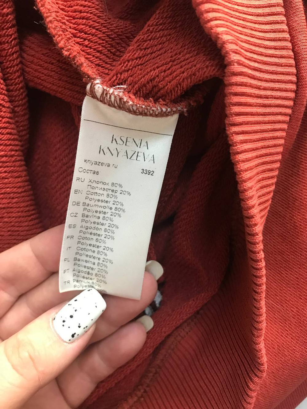 Свитшот Ksenia Knyazeva с красивый вышивкой, маркировка М, визуально 46 размер