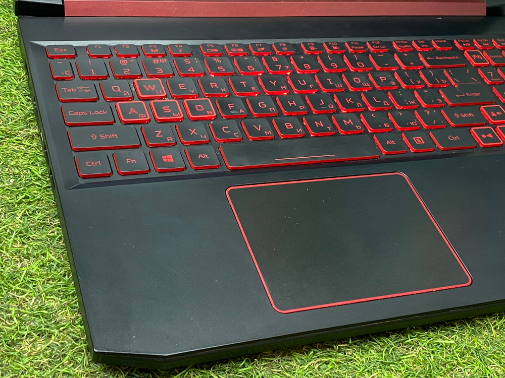 Игровой Acer 15' Ryzen 5 3550H/RX 560X 4GB/256GB SSD/8GB/ Nitro 5[AN515-43-R1Y4]/Windows 10