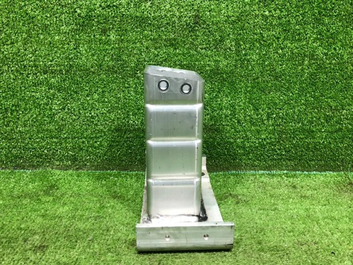 Кронштейн усилителя левый RR Vogue 4 L405 (12-22)