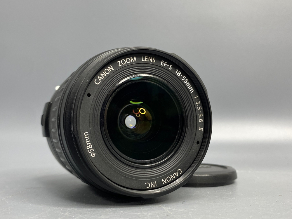 Canon 550D Kit 18-55mm 3.5-5.6 II 2.900 кадров