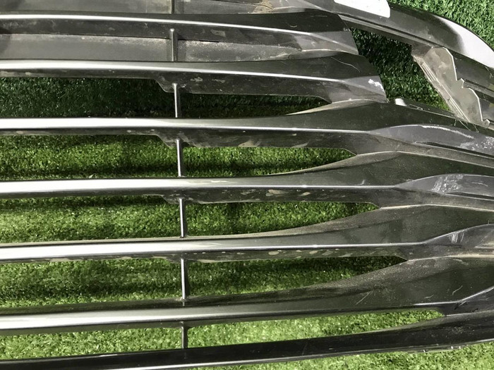 Решетка переднего бампера Toyota Camry xv70 (2017-2021)