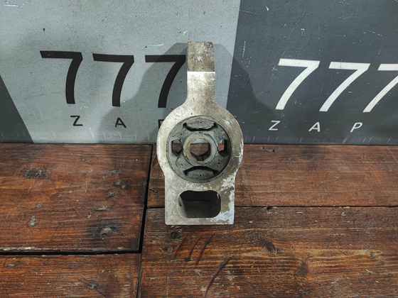 Сайленблок переднего рычага Audi A4 (B8) 07-15 Б/У Оригинал