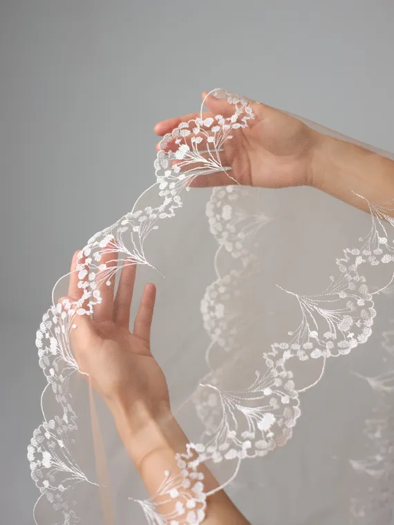 05-177 Вышивка на неэл. сетке 25 см, бежевый 775/айвори 004