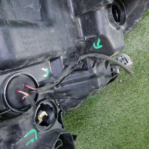 Фара правая Toyota Land Cruiser Prado 150 (2017-н.в.) LED
