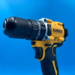 Шуруповерт аккумуляторный бесщеточный Dewalt 18В дрель 2 АКБ