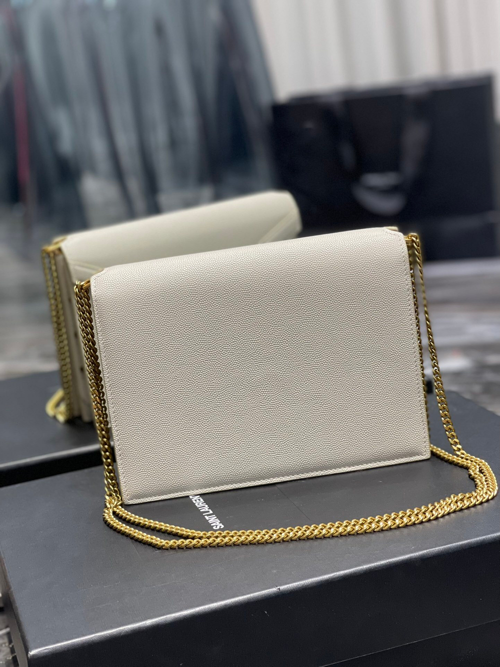 YSL Cassandra Medium 22 cm