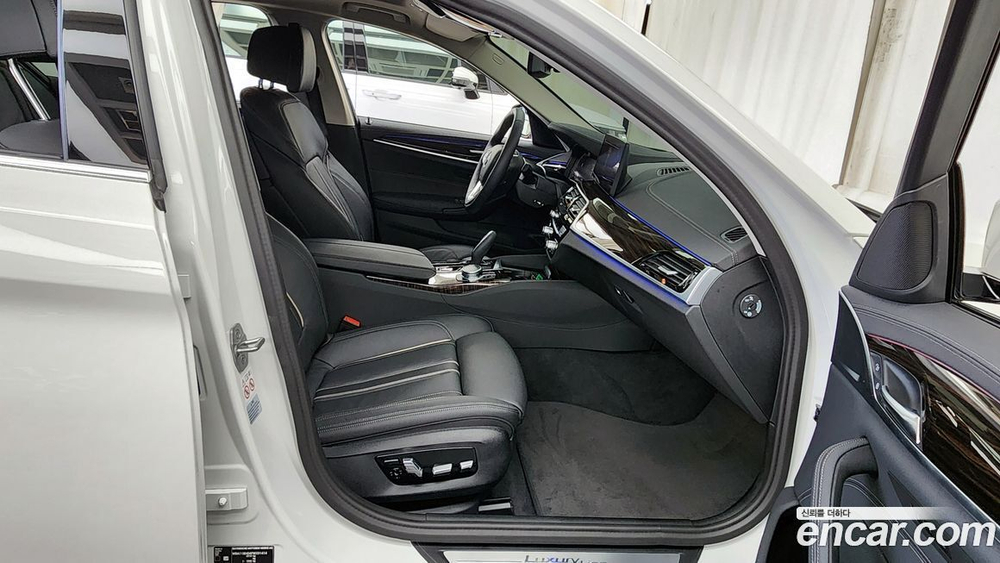 BMW 5 Series (G30) 520i Luxury (11.2022)