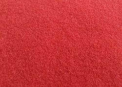 Ролл-мат красного цвета с гимнастическим ворсом из полиэстера