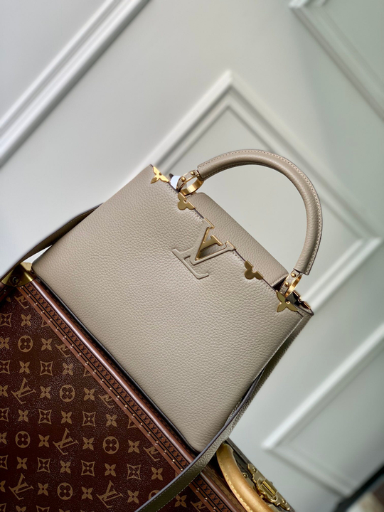 Louis Vuitton Capucines MM
