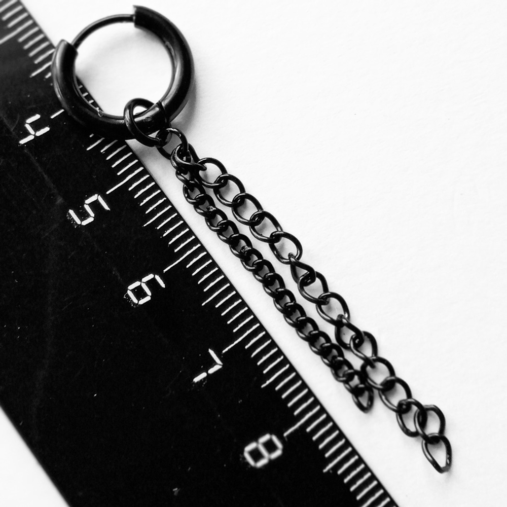 Серьга кольцо с цепочками, диаметр 10мм, для пирсинга ушей черная.