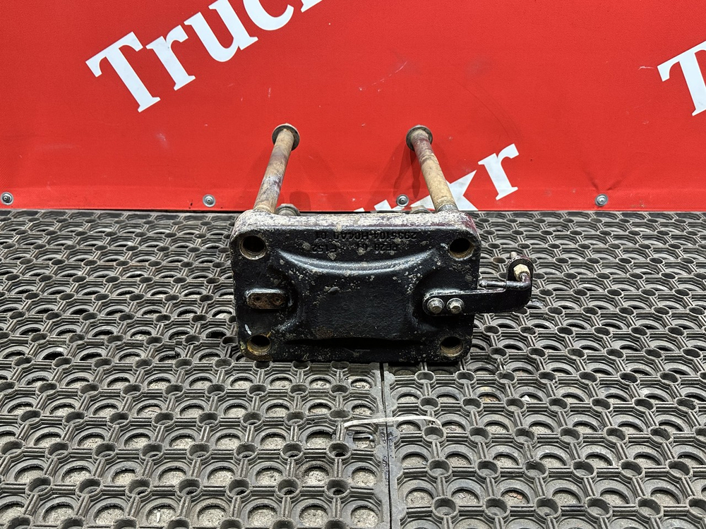 Кронштейн пневморессоры задней правый 2023г