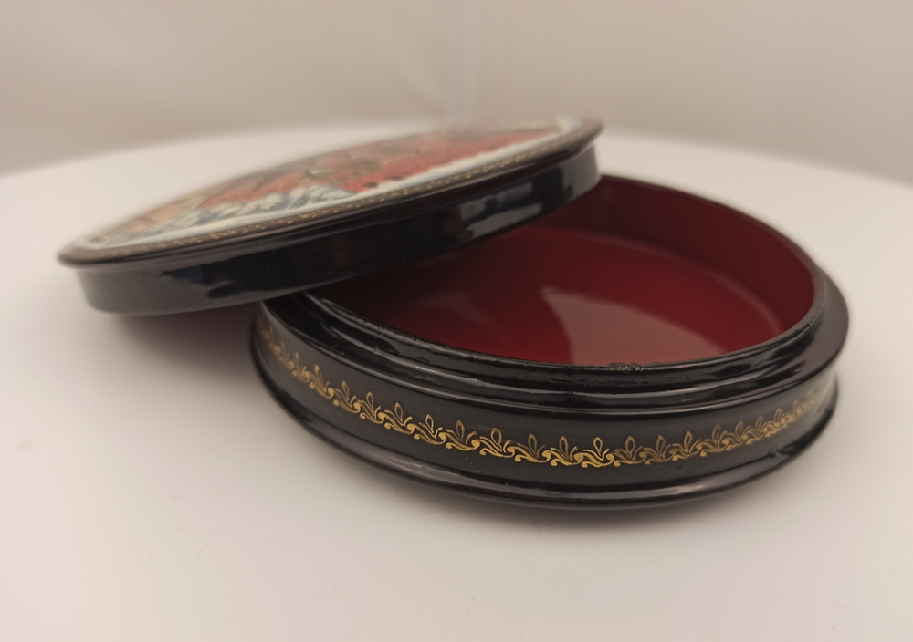 Шкатулка с росписью Москва (d 10см)