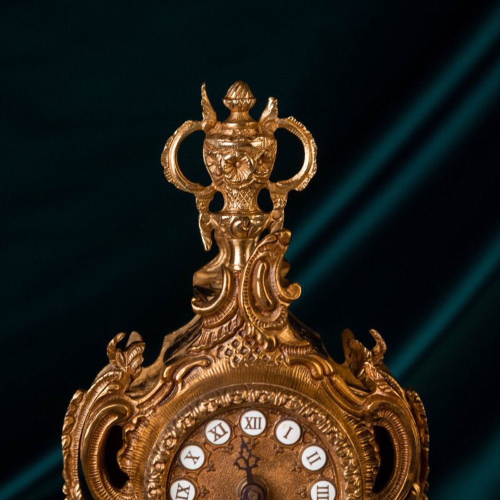 Настольные бронзовые часы