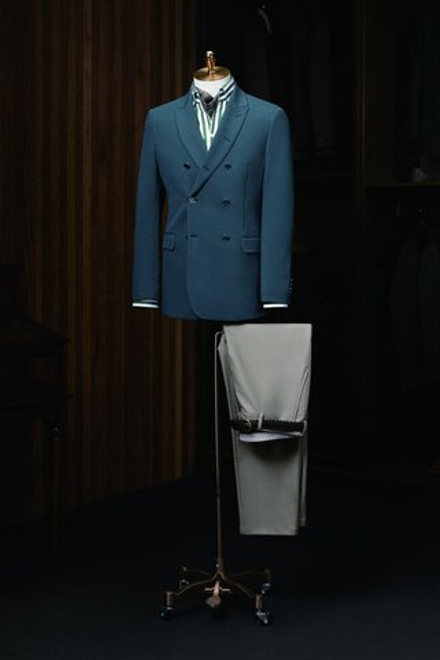 Синий мужской двубортный пиджак в стиле кэжуал