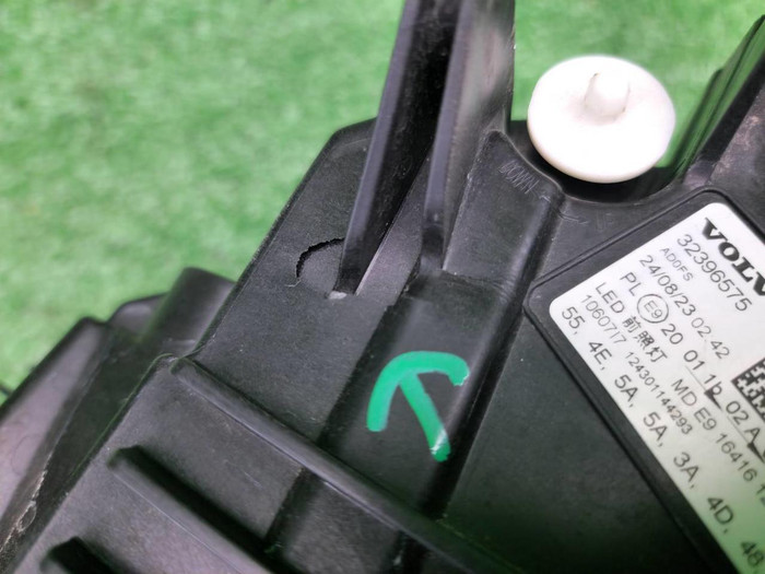 Фара левая Volvo XC60 2 (2021-н.в.) LED