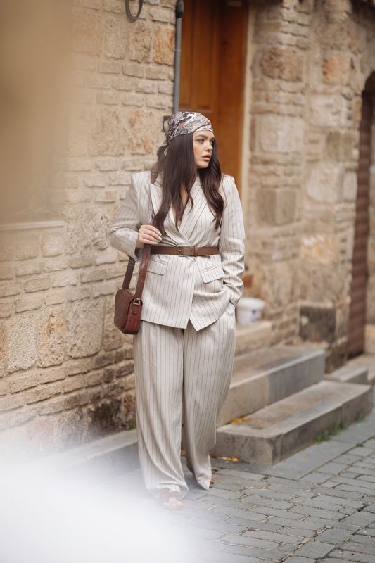 Брюки изо льна в полоску, серо-бежевый