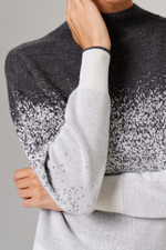 23115 Джемпер женский (серо-молочный)