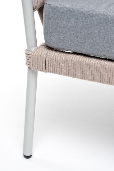 "Диего" кресло плетеное из роупа, каркас алюминий светло-серый (RAL7035) муар, роуп бежевый круглый, ткань светло-серая