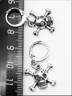Серьги "Черепа" для пирсинга ушей. 
