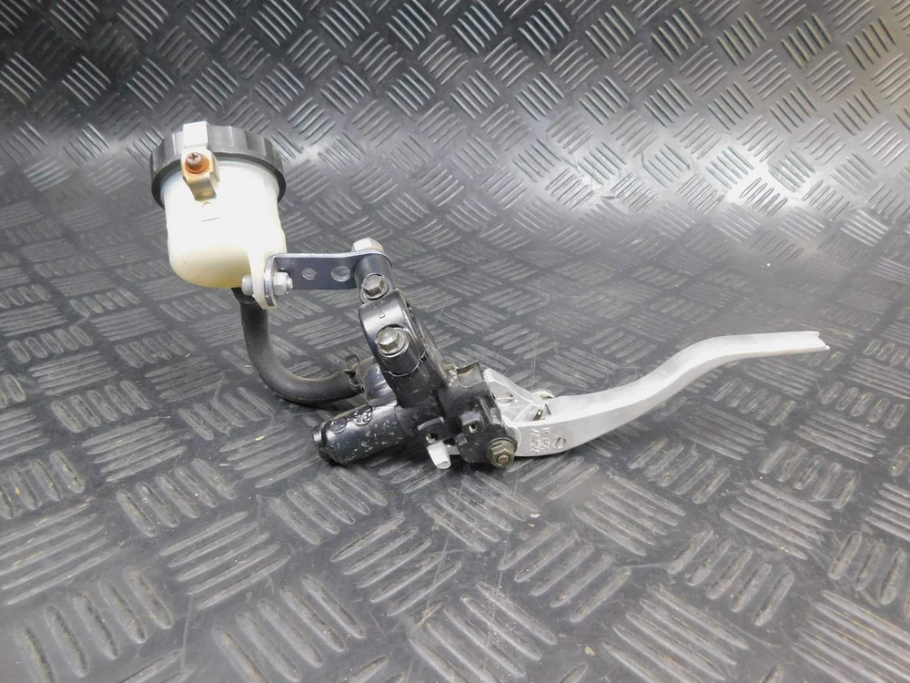 Цилиндр переднего тормоза Kawasaki ZZR 400 98 (не сток) 053029