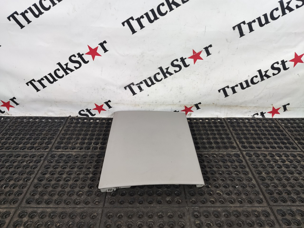 Крышка бардачка верхней консоли правая 2020г.